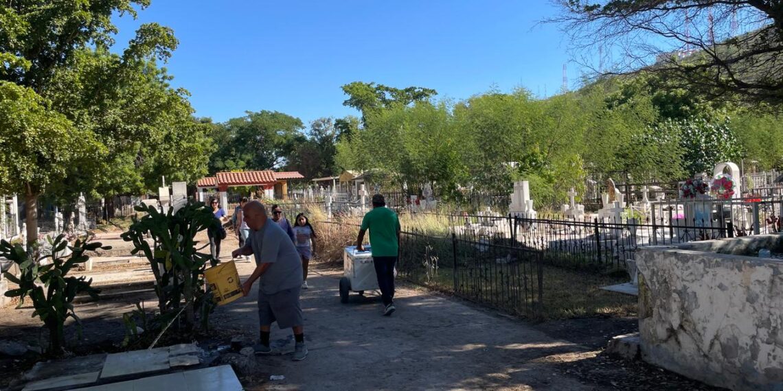 Basura, agua estancada y baños rebasados: inconformidades en panteones ahomenses – NR | NOTICIAS