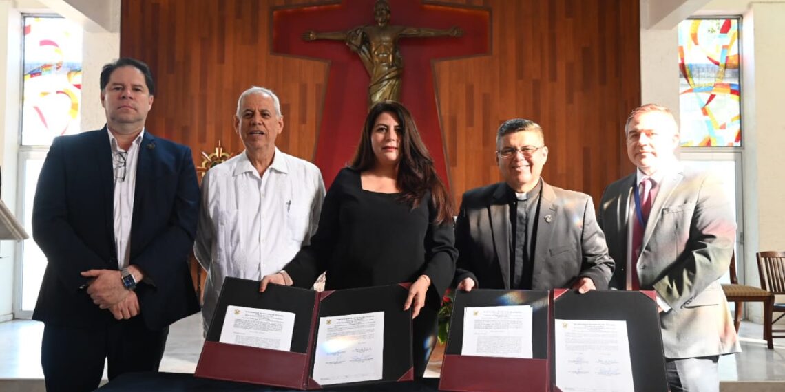 Para consolidar y fortalecer la vinculación académica, científica y cultural, la UAS y la Universidad Católica de Culiacán firman convenio de colaboración