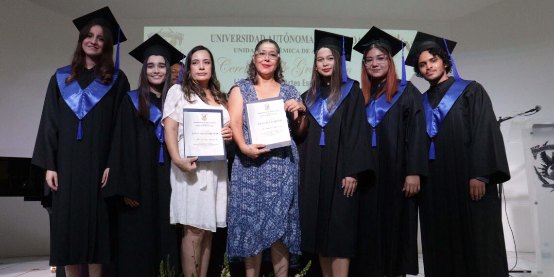 Con gran éxito se gradúan las generaciones 2020-2024 de la Licenciatura en Artes Escénicas y la 2021-2024 de la Carrera Técnico Instructor en Música