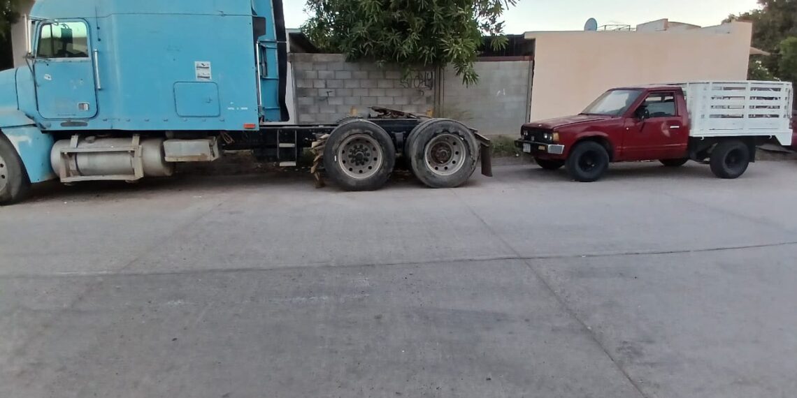 ¿¡Otra vez!? Reportan vehículos obstruyendo el paso en fraccionamiento Las Cerezas – NR | NOTICIAS