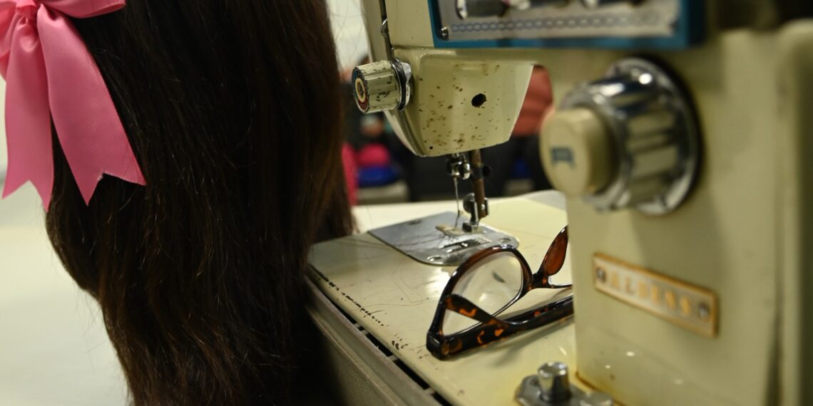 Comprometida con la responsabilidad social, la UAS elabora y dona pelucas oncológicas gratuitas a pacientes con cáncer desde la UBU