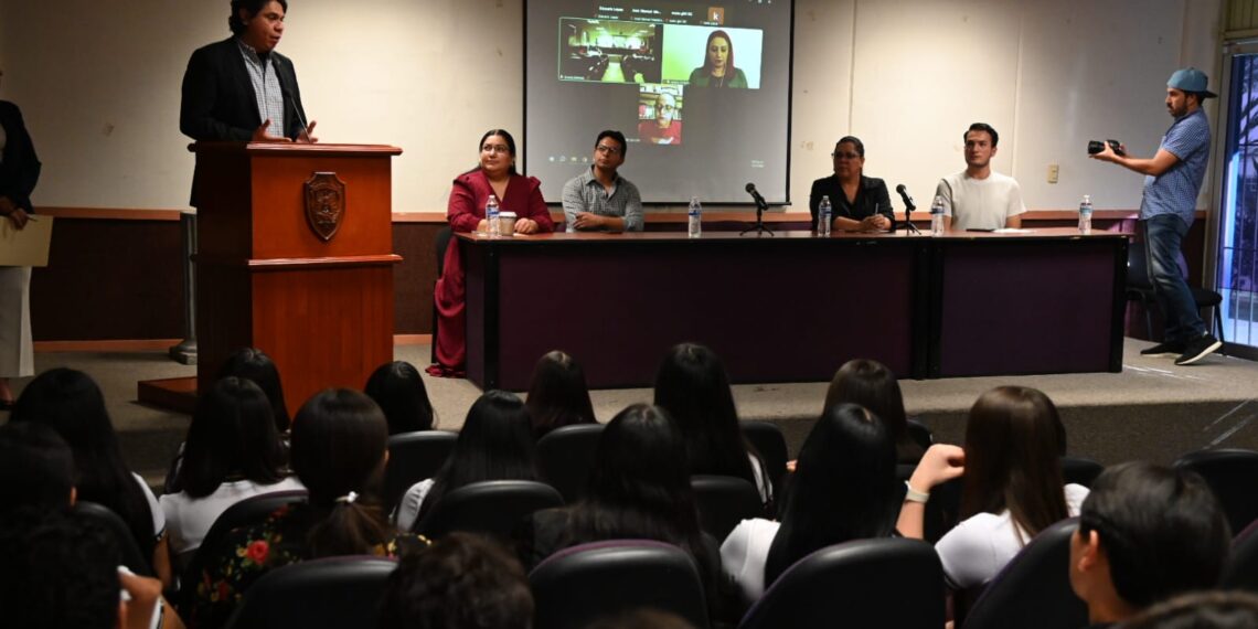 Contribuyendo a la creación de una cultura de paz, la Facultad de Filosofía y Letras de la UAS realiza el panel “Voces por la Paz”