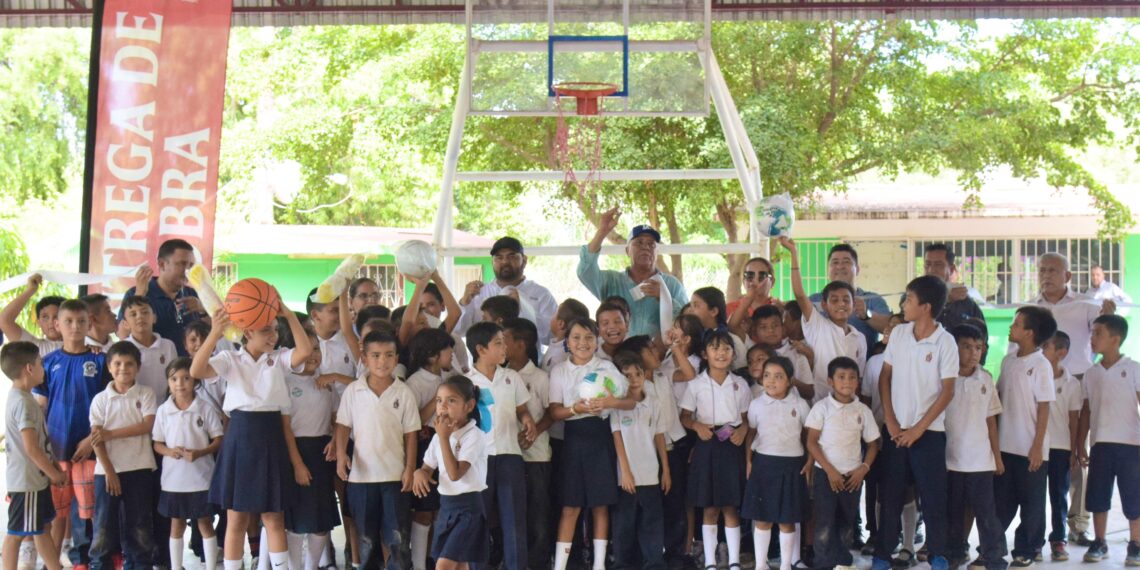 Alcalde Gildardo Leyva Ortega entrega obras de infraestructura educativa en diversas comunidades del El Fuerte