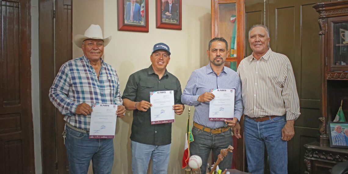 Alcalde Gildardo Leyva Ortega toma protesta a nuevos funcionarios del gabinete municipal