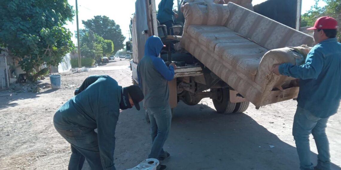 Salud Municipal recolecta 14 toneladas de cacharros en las col. 28 de Junio y López Mateos