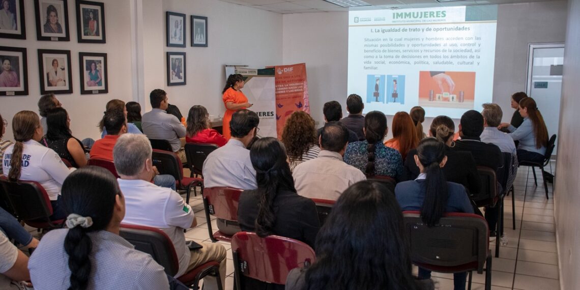 Realizan charlas sobre violencia de género para personal municipal en el marco de los 16 días de activismo – NR | NOTICIAS