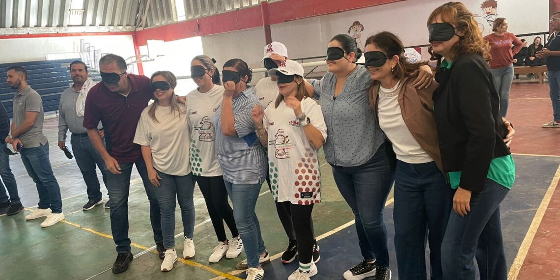 Funcionarios y periodistas se suman a la “Semana de la Discapacidad” con demostración de goall ball – NR | NOTICIAS