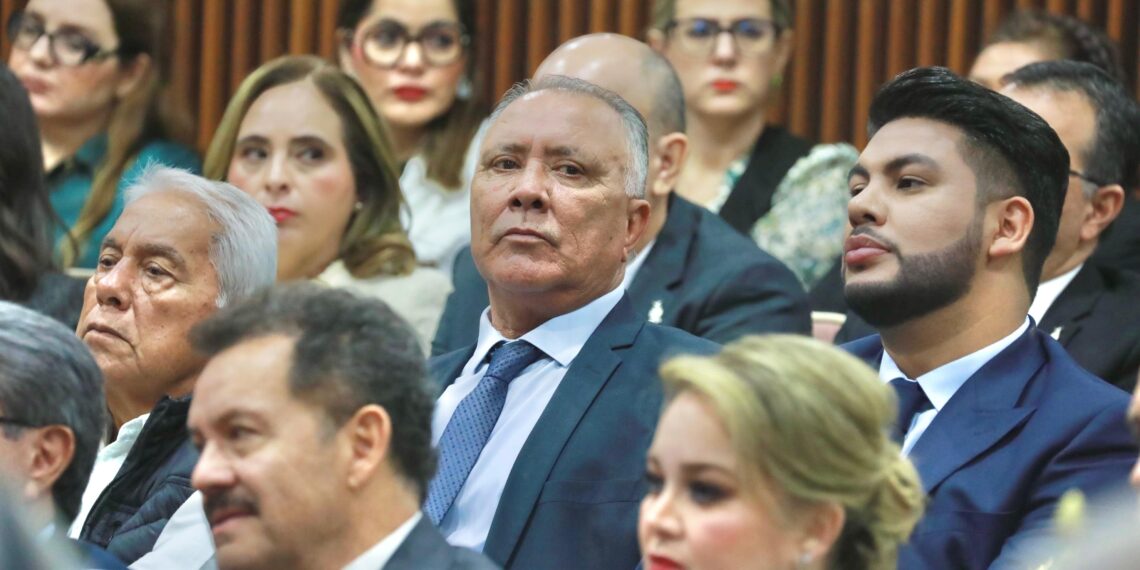 Alcalde Gildardo Leyva Ortega presente en el Tercer Informe del Gobernador Rubén Rocha Moya