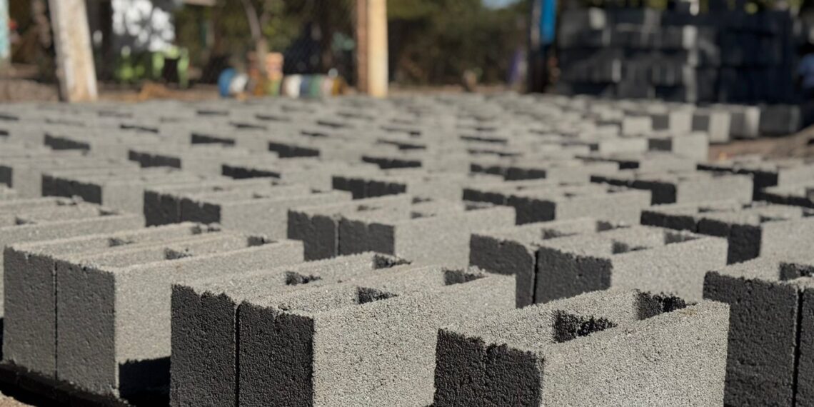 En conjunto DIF Estatal y municipio de El Fuerte, construirán viviendas de concreto