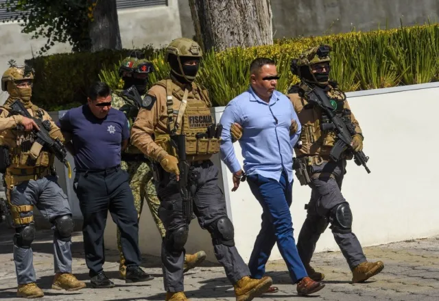 Alcaldes y mandos policiacos vinculados al crimen no pueden ser protegidos: Sheinbaum sobre Operativo Enjambre