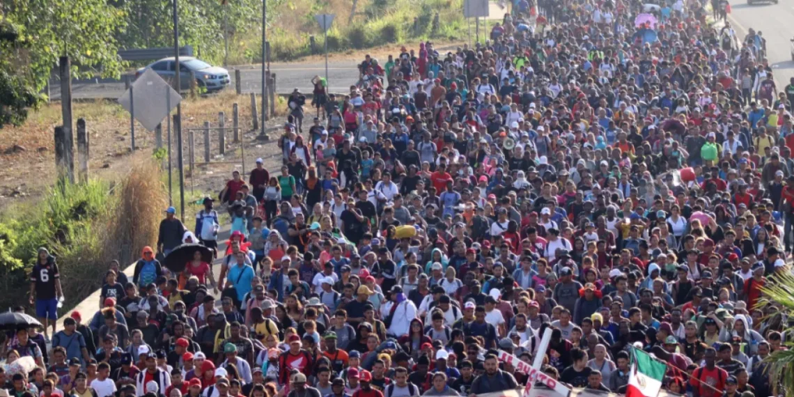 Más de 20 mil mexicanos en EE.UU. regresan a su país en caravana para pasar fin de año