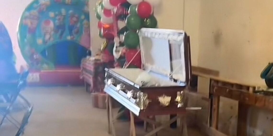 ¡Ni la muerte se pudo escapar de esa posada! Utilizan ataúd como hielera durante posada navideña se hace viral