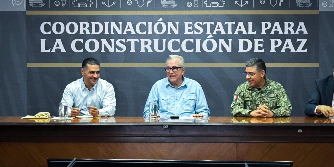 Presiden reunión de Gabinete de Seguridad el Gobernador Rocha Moya y el Secretario García Harfuch
