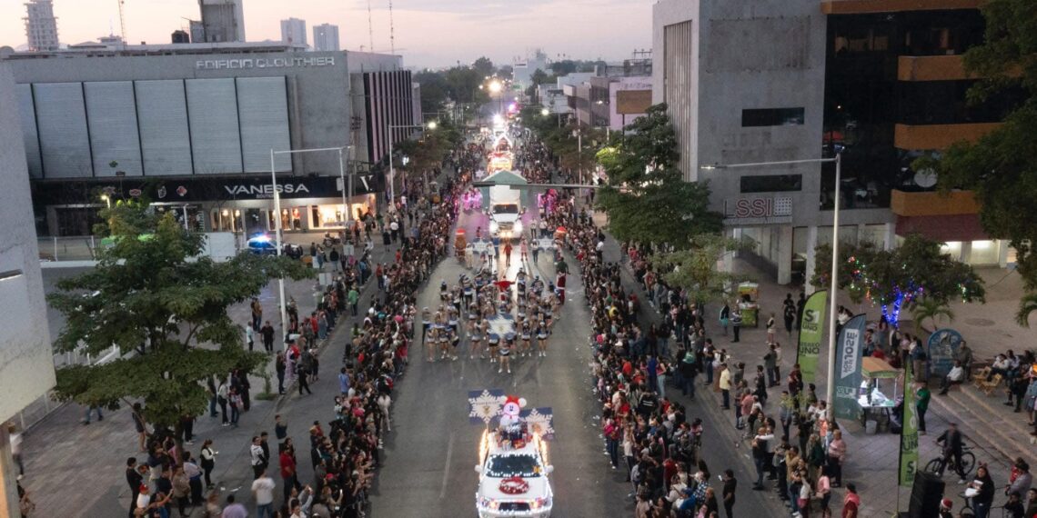 Más de 22 mil “culichis” disfrutaron del Desfile Navideño 2024 en Culiacán