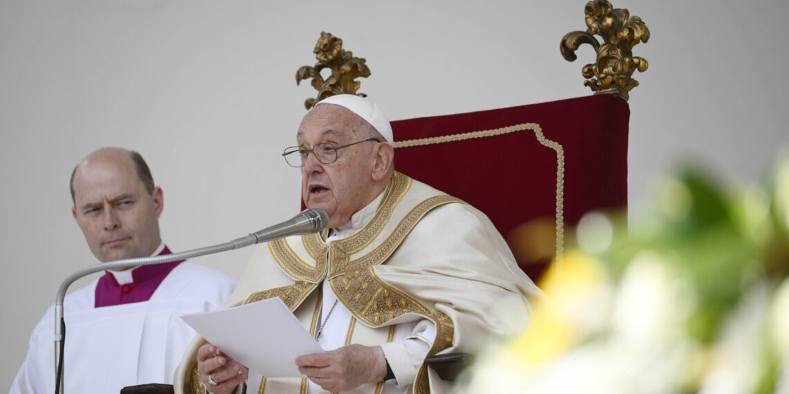 Papa Francisco se disculpa por estar “muy resfriado” en una audiencia en el Vaticano