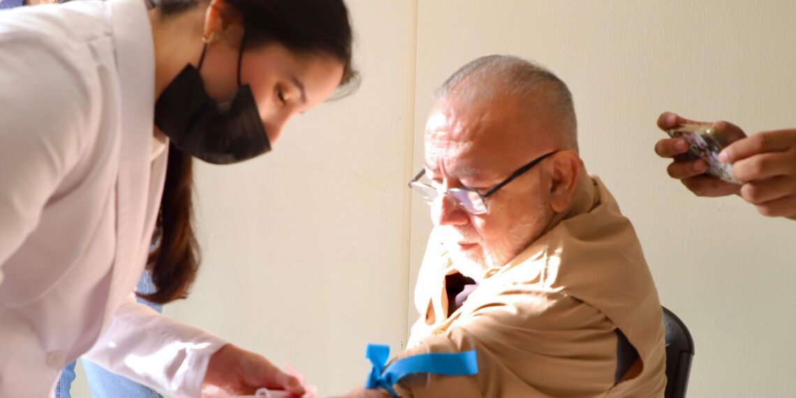 Instala Secretaría de Salud Unidad Móvil en Palacio de Gobierno para la detección de cáncer de próstata