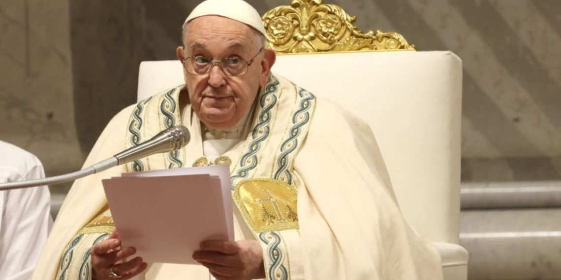 Papa Francisco denuncia “que la gente muere mientras los negocios que causan muerte prosperan”