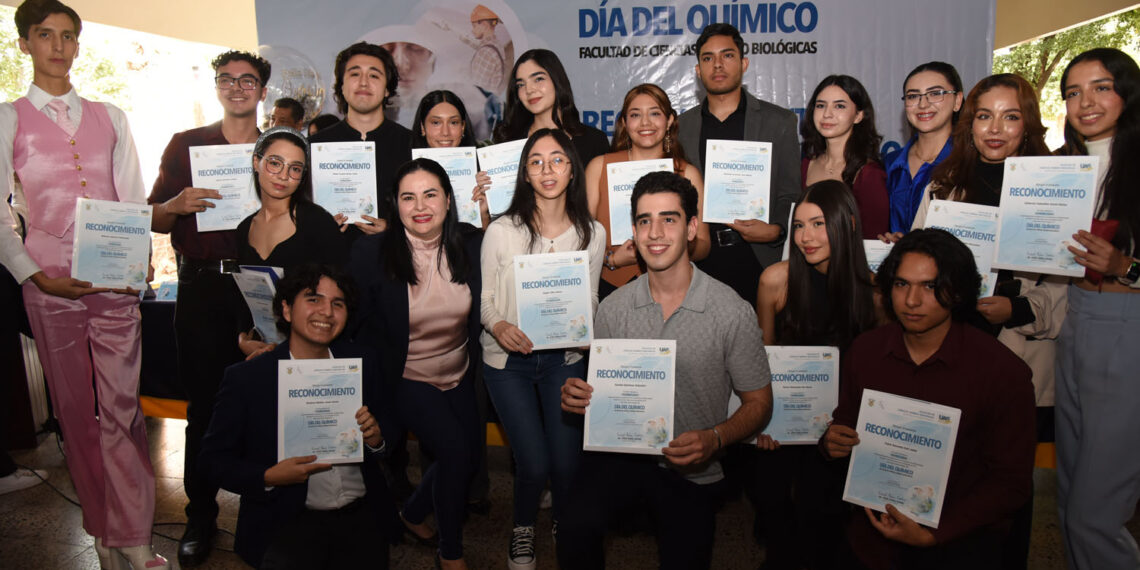 Por su constancia y perseverancia, la Facultad de Ciencias Químico Biológicas reconoció a 69 estudiantes por su desempeño académico
