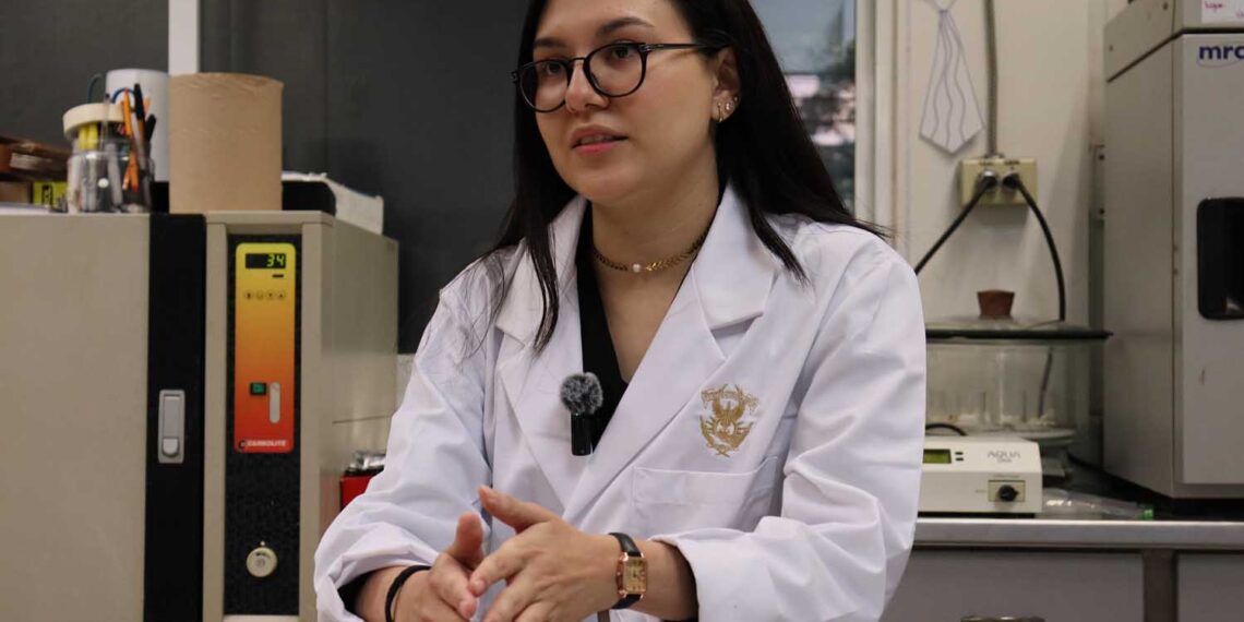 Maestranda de la UAS realiza proyecto de alternativa nutritiva con una botana saludable por extrusión a partir de maíz azul y garbanzo desi