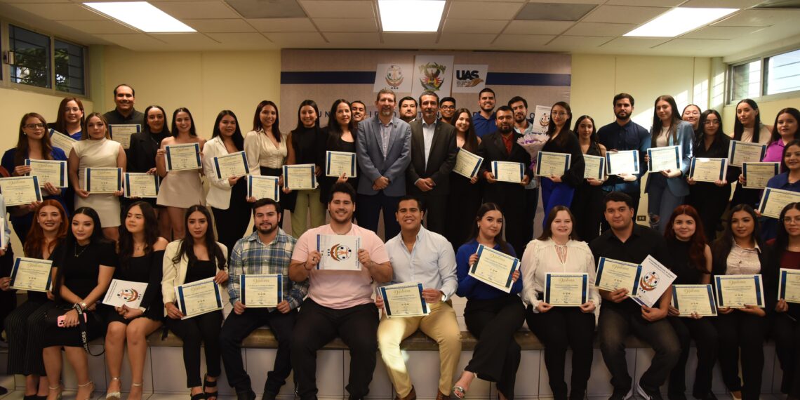 Egresan con éxitos graduados de los Diplomados en Educación Física y Deporte Escolar, así como Evaluación e Intervención Motriz de la FEFyDE