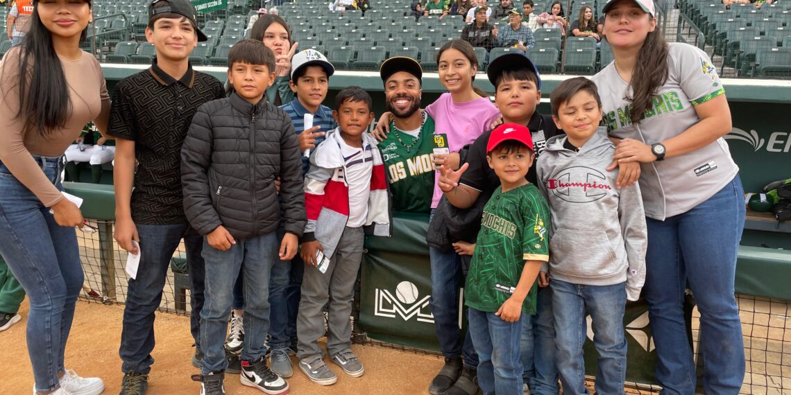 Niñez de Chinobampo vive la magia del béisbol gracias a Cañeros de Los Mochis y al alcalde Gildardo Leyva