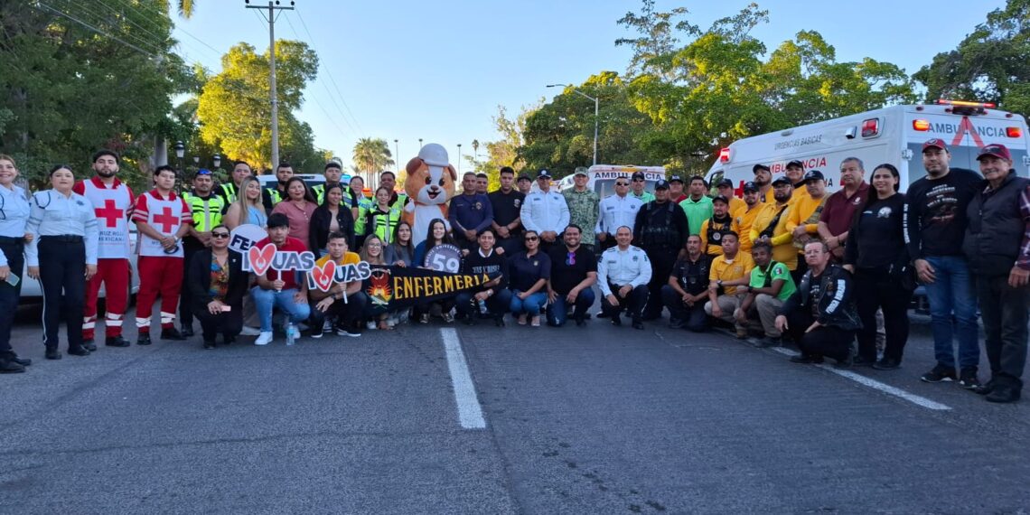 Elementos de emergencias realizan desfile de concientización en las principales calles de Los Mochis
