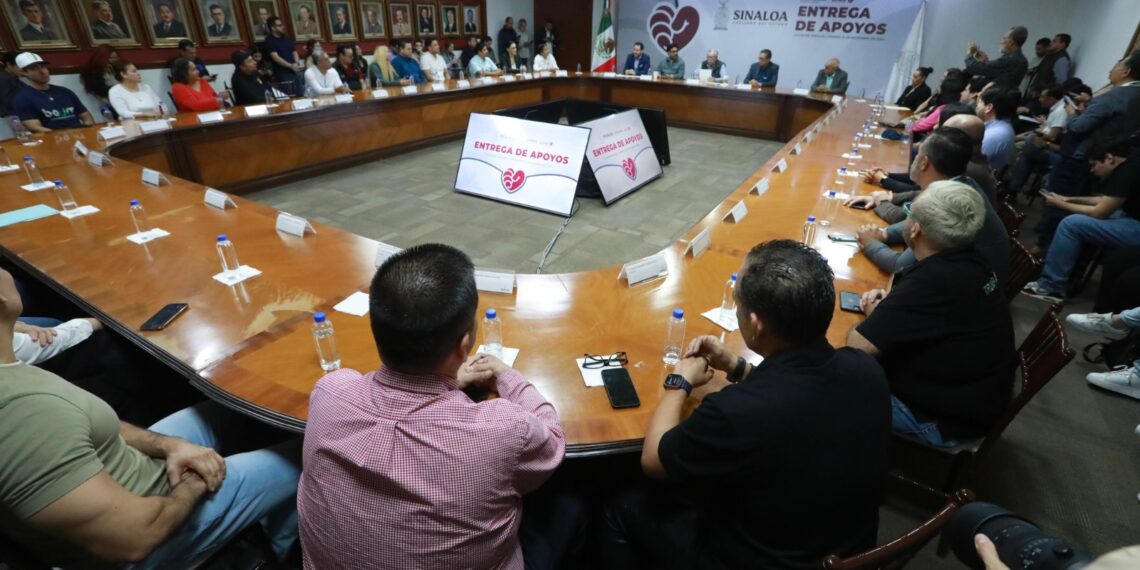 Entrega Rocha apoyos directos e inmediatos a comerciantes de 6 municipios, restaurantes de Culiacán, organizadores de eventos y emprendedores