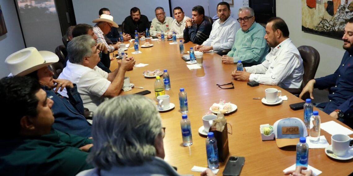 El gobernador Rocha sostiene encuentro de trabajo con dirigentes agrícolas ; evalúan los apoyos al campo