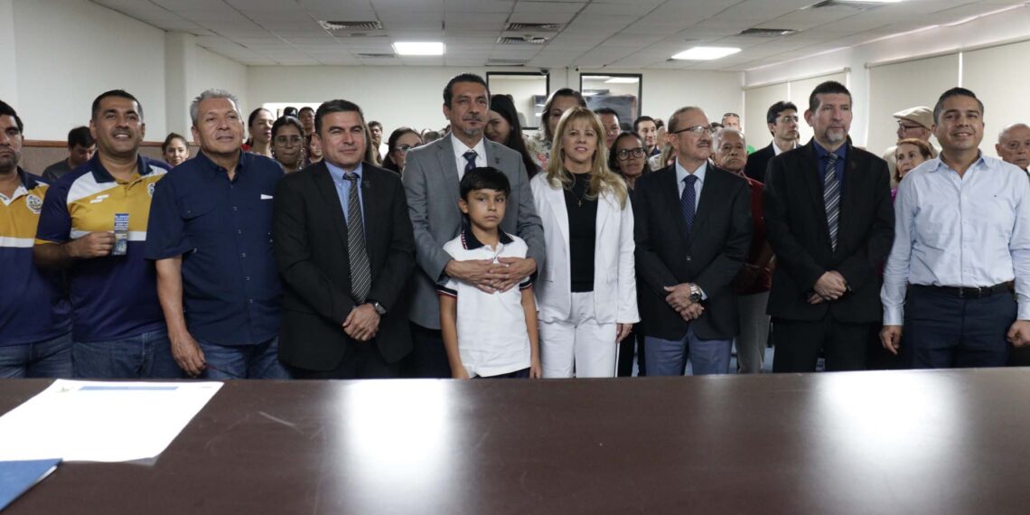 Distinguidos catedráticos de la UAS presentan el libro “Historia del Deporte Universitario”, que cuenta los inicios de éste desde 1905 a la fecha