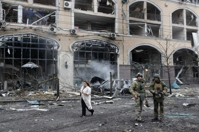 Rusia lanza misiles balísticos contra Kiev y mata a una persona