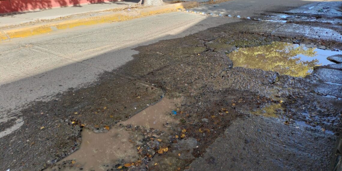 ¡Alerta! Reportan gran socavón en el Infonavit Macapule – NR | NOTICIAS