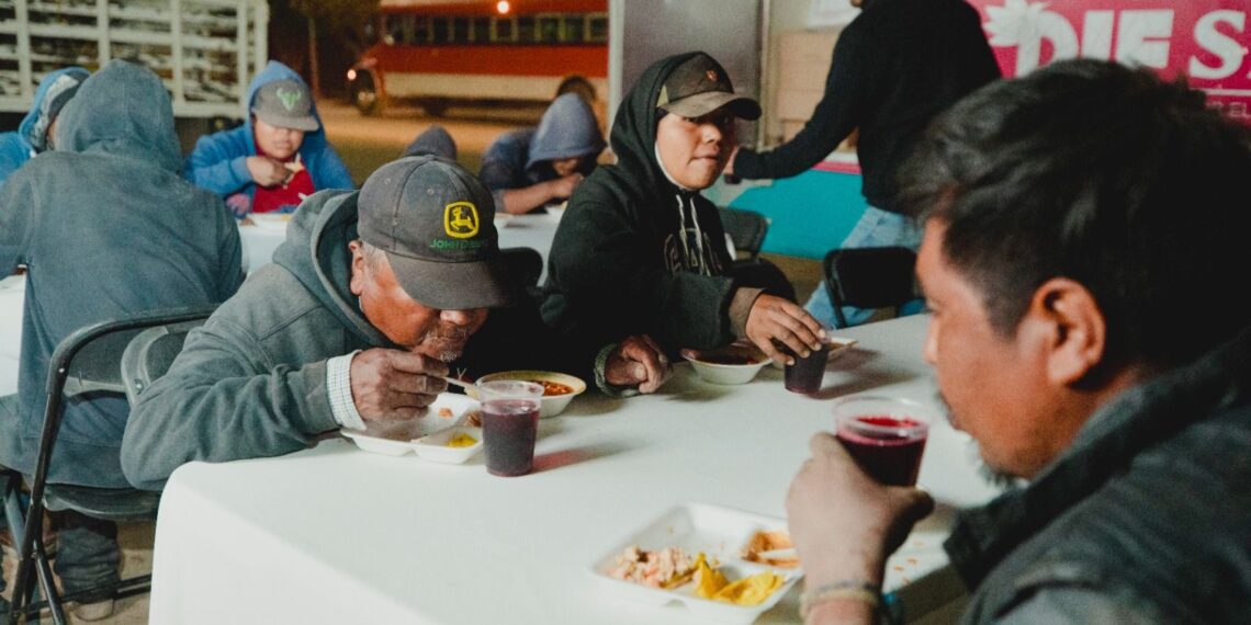 DIF Sinaloa lleva apoyos y alimento a Juan José Ríos y Ruiz Cortines