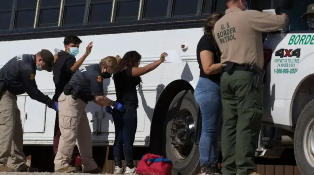 Primeras redadas antiinmigrantes de Trump dejan 538 detenidos y cientos de deportados