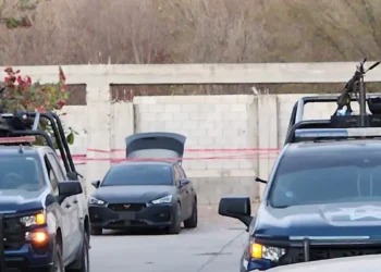 Decomisan dos vehículos en Culiacán; uno con explosivos