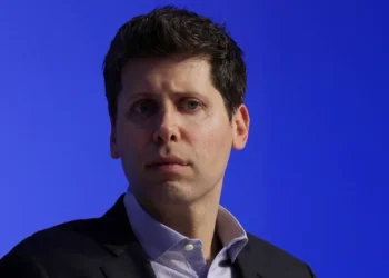 Hermana del creador de ChatGPT lo demanda por abuso sexual