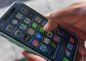 Los menores de 18 años dedican una hora 7 minutos diarios a las redes sociales