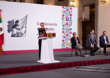 PRESIDENTA CLAUDIA SHEINBAUM: SE MANTIENE MESA DE DIÁLOGO PERMANENTE CON EUA CON RESPETO A LA SOBERANÍA MEXICANA; IMPLEMENTAR ARANCELES AFECTARÍA LA ECONOMÍA ESTADOUNIDENSE