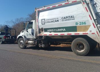 ¡Va de nuevo! Civiles despojan de camiones recolectores de basura y bloquean vialidad en Culiacán