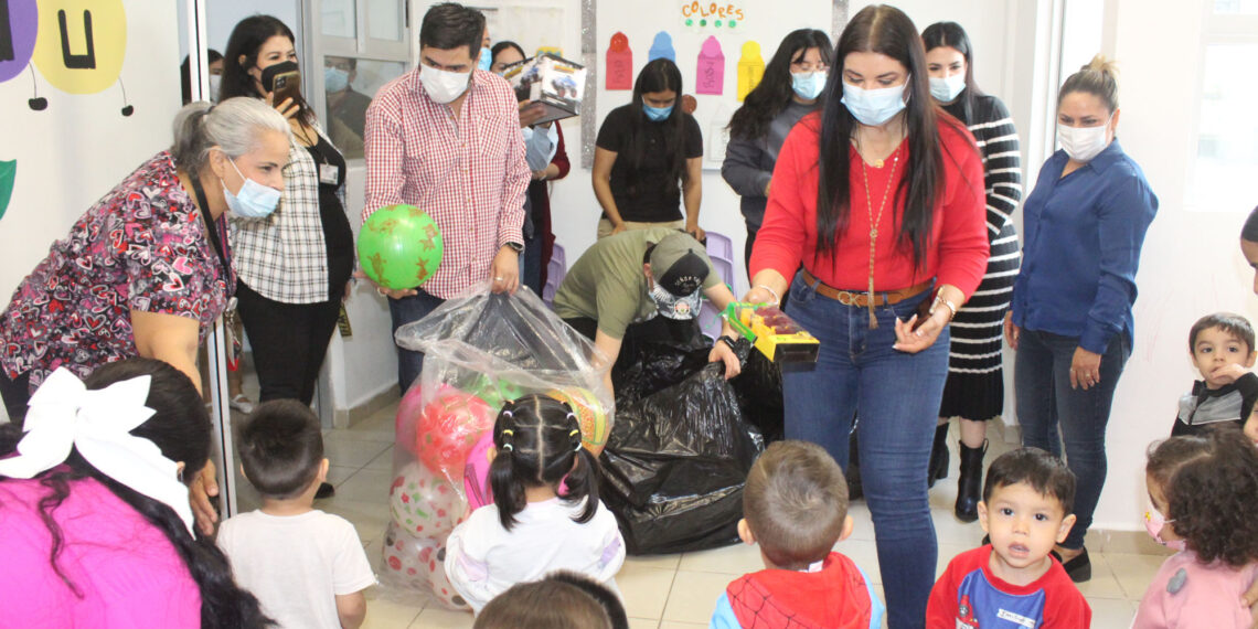 La Preparatoria Emiliano Zapata y la UBU entregan juguetes a niñas y niños del Hospital Pediátrico, la Guardería Multicolor y la Estancia Infantil UAS