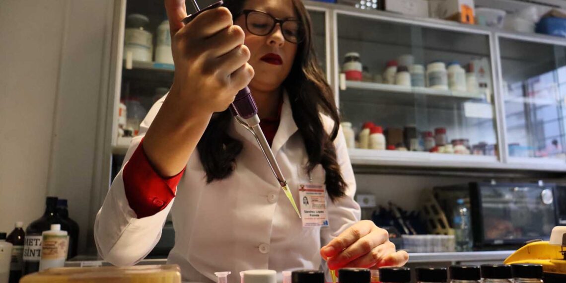 Doctoranda de la UAS realiza proyecto enfocado en la síntesis de nuevos compuestos químicos para contrarrestar bacterias infecciosas resistentes