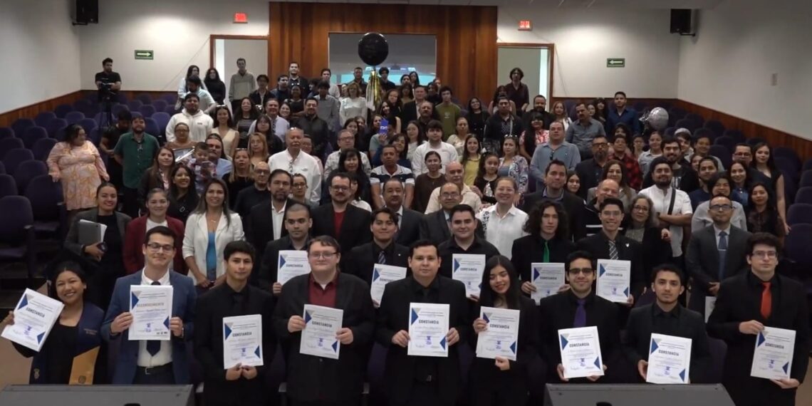 Con gran orgullo, egresa la Generación 2020-2025 de la Licenciatura en Física de la Facultad de Ciencias Físico Matemáticas de la UAS