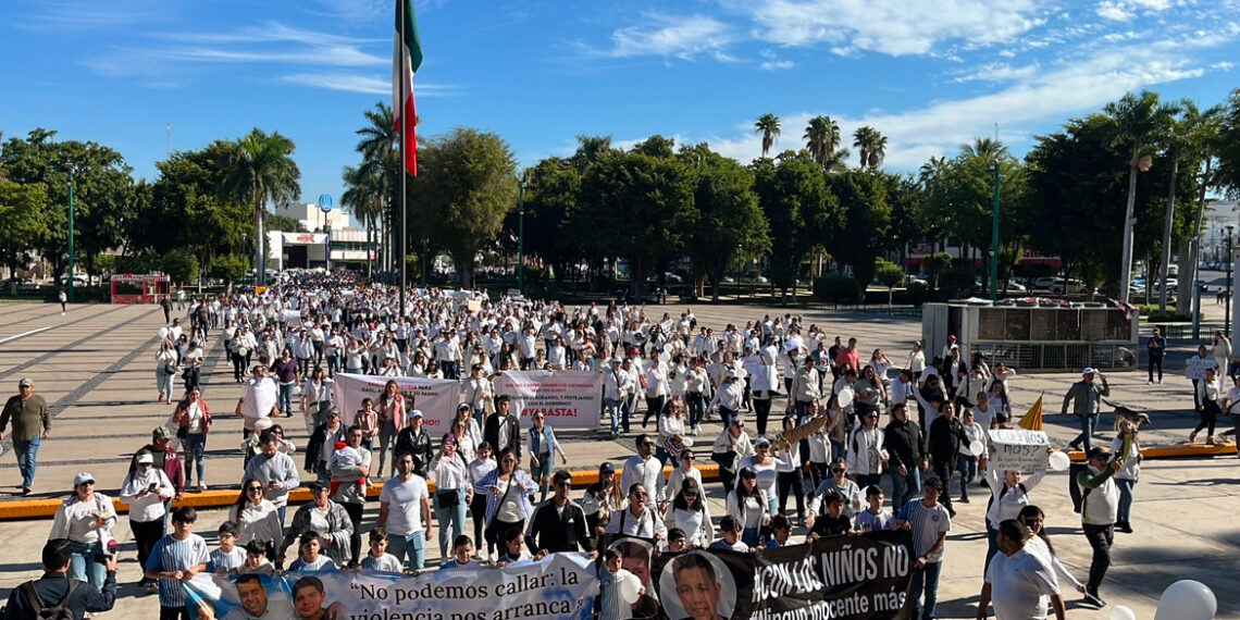 Toman las calles de Culiacán para exigir justicia por Gael y Alexander