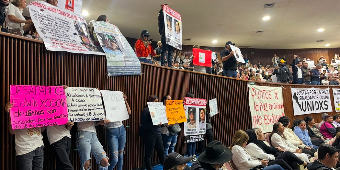 ”¡Queremos paz!” Se manifiestan ciudadanos en el Congreso del Estado