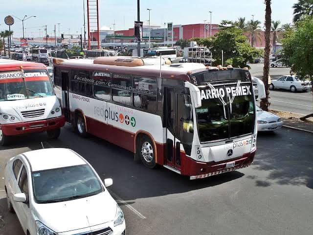 Intentan despojar camiones urbanos de Culiacán para bloquear carretea a Imala
