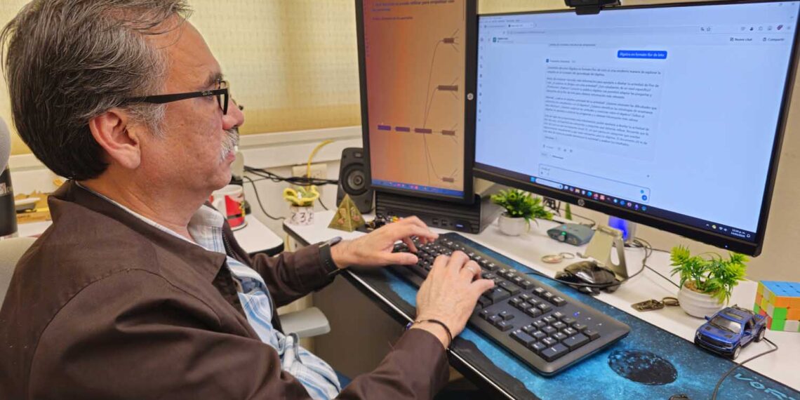 Se capacitan docentes de la UAS en el uso de herramientas de Inteligencia Artificial para potenciar el aprendizaje en el aula