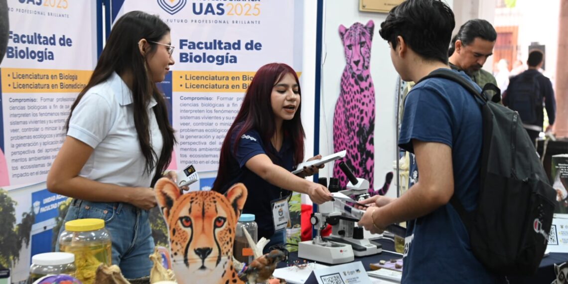 Estudiantes ponderan la pertinencia de la Muestra Profesiográfica UAS 2025 para que, de joven a joven, puedan conocer la oferta educativa
