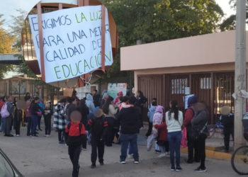 Padres de familia toman las instalaciones de una escuela en Los Laureles – NR | NOTICIAS