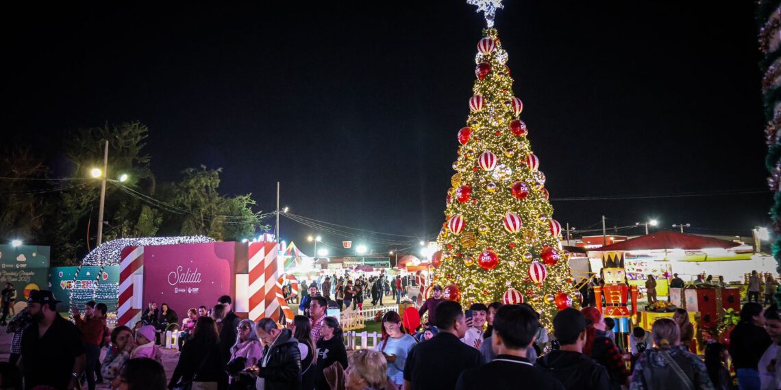 Miles de personas celebran el inicio de Año Nuevo en la Verbena Culiacán