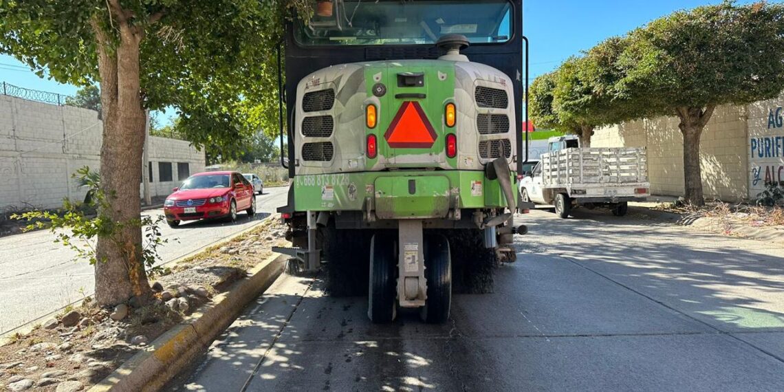 Avanzan acciones de limpieza general y retiro de contenedores de la vía pública