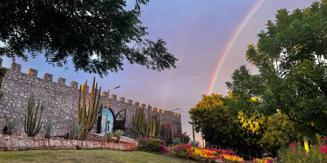 Así se viven los atardeceres en el Pueblo Mágico de El Fuerte